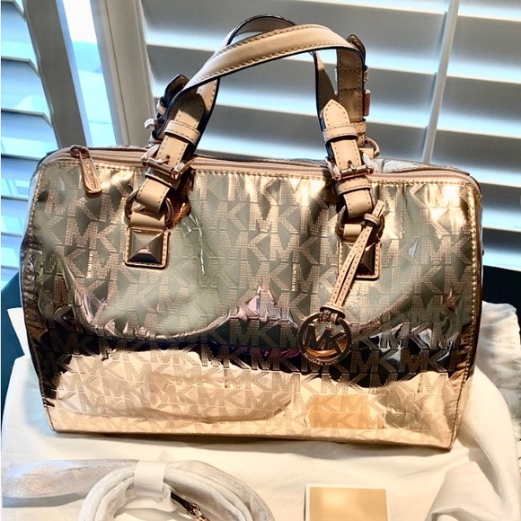 Michael Kors Handbags - Michael Kors 🌼🎁 Gold Large Patent leather monogram Grayson 🌼Speedy 35 Satchel